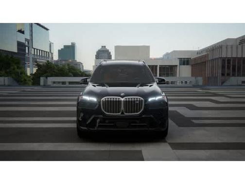 2025 BMW X7 M60i