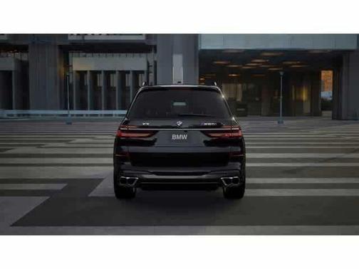 2025 BMW X7 M60i