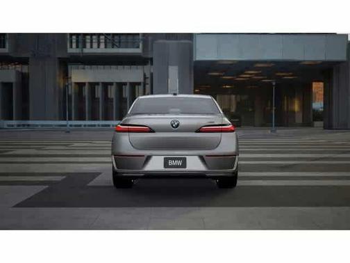Space Silver Metallic 2026 BMW i7 eDrive50