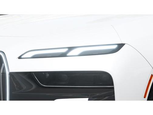 2025 BMW 740 i