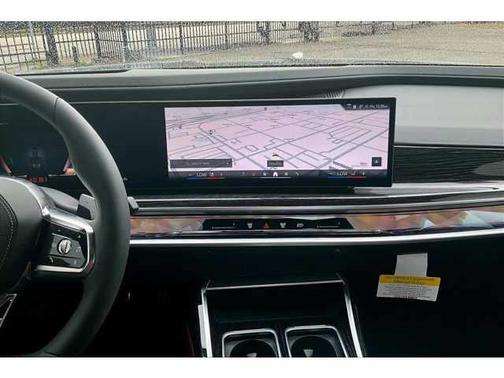 2025 BMW 740 i