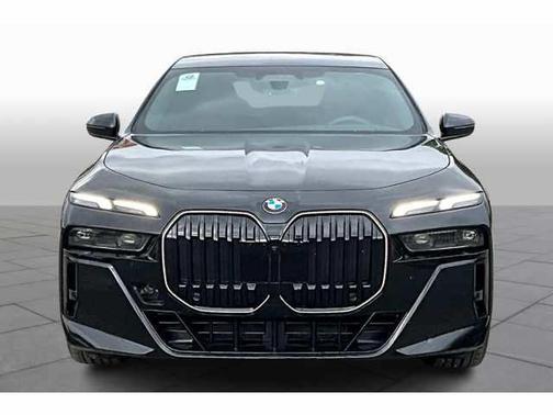 2025 BMW 740 i