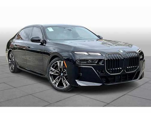 2025 BMW 740 i