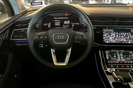 2023 Audi Q7 45 Premium Plus