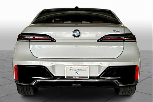 2025 BMW 740 i