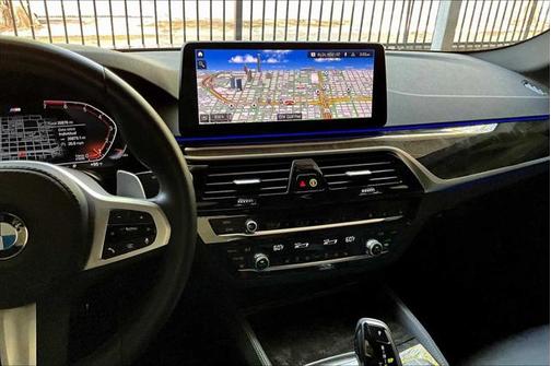 2022 BMW 530 i