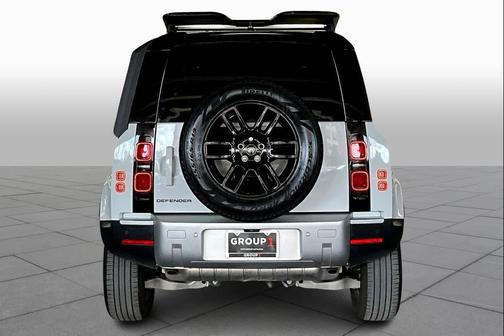 2025 Land Rover Defender 110 P300