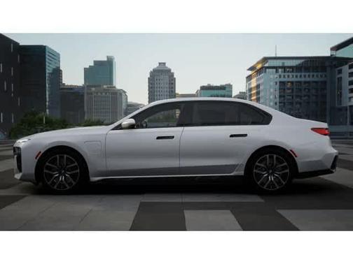Mineral White Metallic 2026 BMW 750e i xDrive