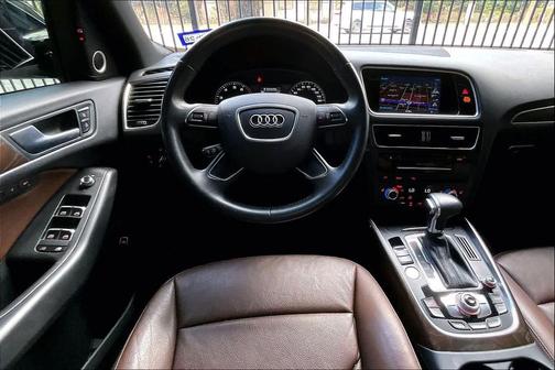 Mythos Black Metallic 2016 Audi Q5 2.0T Premium Plus