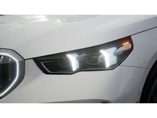 Alpine White 2026 BMW 530 530i
