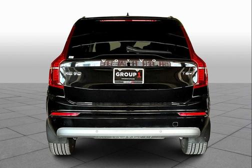 2022 Volvo XC90 T6 Momentum