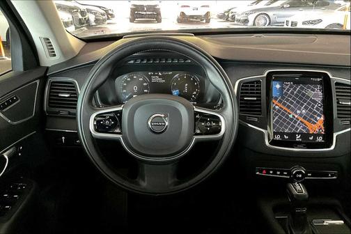 2020 Volvo XC90 T6 Momentum