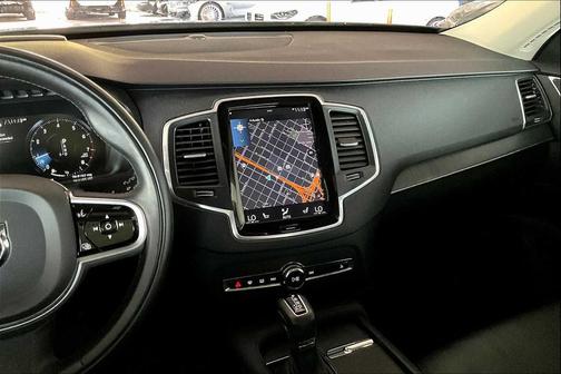 2020 Volvo XC90 T6 Momentum