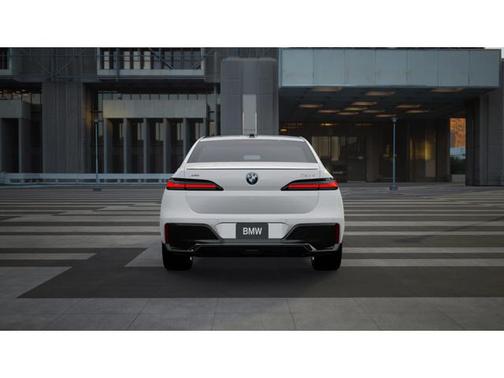 2026 BMW 750e i xDrive