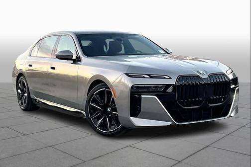 Oxide Grey Metallic 2025 BMW i7 xDrive60