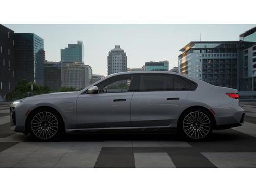 2026 BMW 750e i xDrive