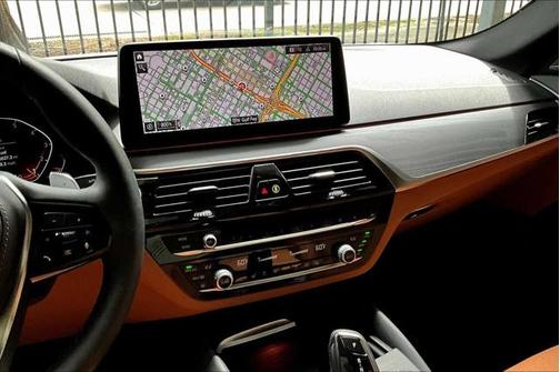 2022 BMW 530 i