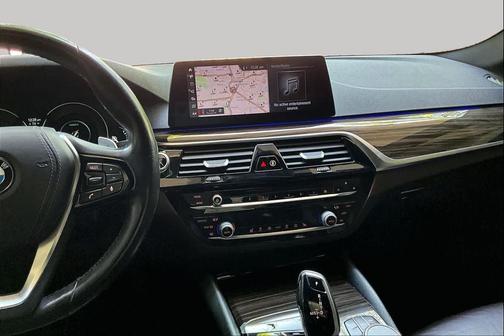Mineral White Metallic 2019 BMW 530e iPerformance