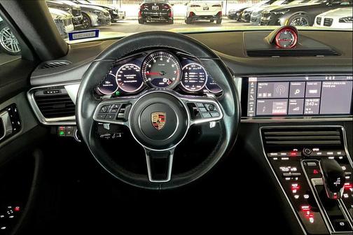 2018 Porsche Panamera 4