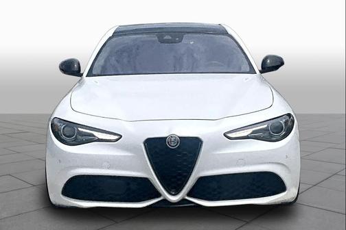Trofeo White Tri-Coat 2018 Alfa Romeo Giulia Ti Sport