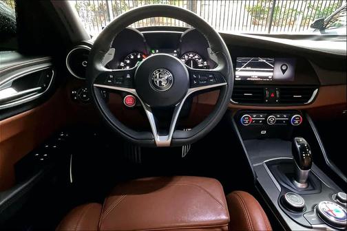 Trofeo White Tri-Coat 2018 Alfa Romeo Giulia Ti Sport