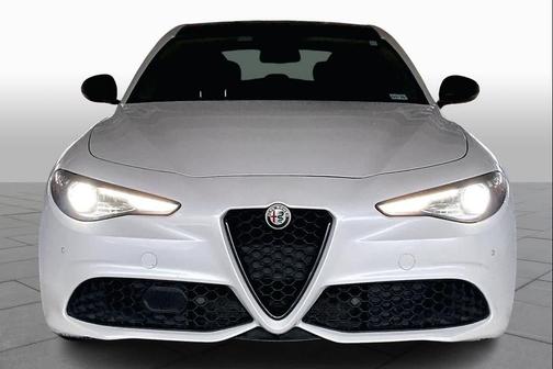 Trofeo White Tri-Coat 2018 Alfa Romeo Giulia Ti Sport