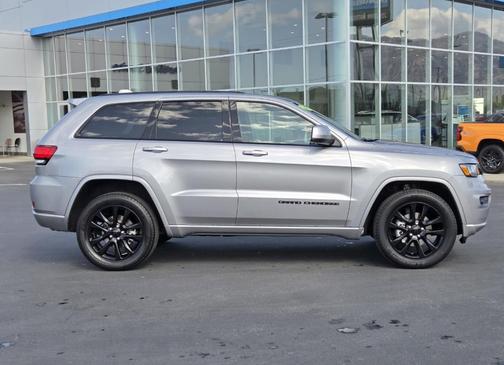 2020 Jeep Grand Cherokee Laredo E
