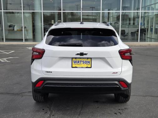 Summit White 2026 Chevrolet Trax 2RS