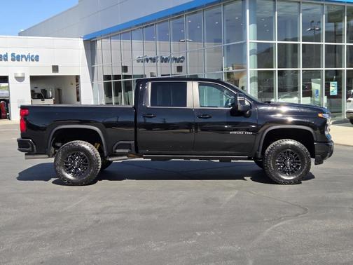 Black 2024 Chevrolet Silverado 2500 ZR2