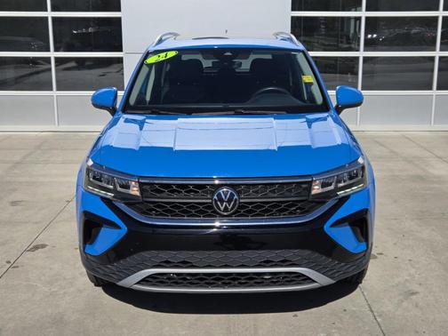 Cornflower Blue 2024 Volkswagen Taos 1.5T SE