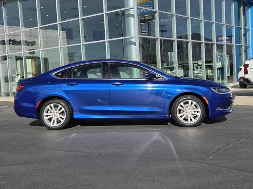 2016 Chrysler 200 Limited