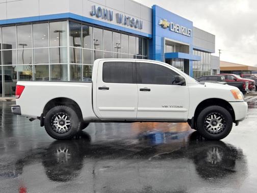 2014 Nissan Titan SV