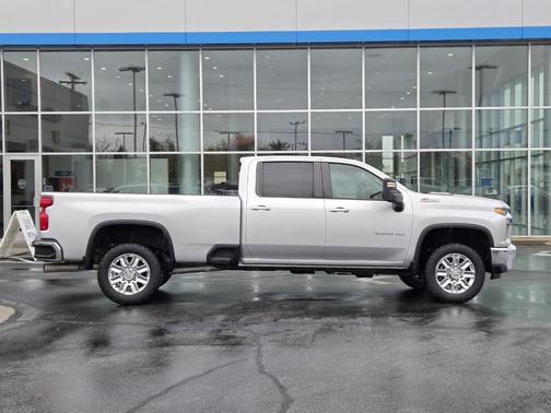 Silver Ice Metallic 2023 Chevrolet Silverado 3500 LT
