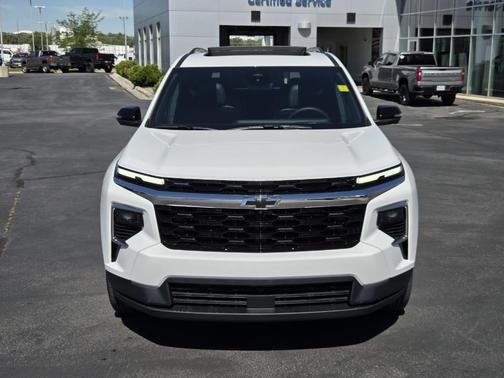 Summit White 2026 Chevrolet Traverse LT