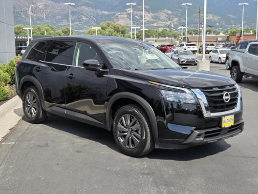2024 Nissan Pathfinder S