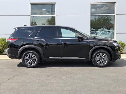 2024 Nissan Pathfinder S