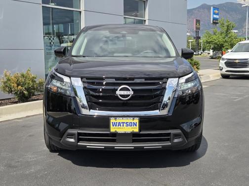 2024 Nissan Pathfinder S