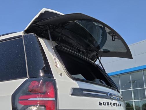 Summit White 2022 Chevrolet Suburban Z71