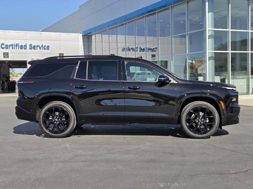 Mosaic Black Metallic 2026 Chevrolet Traverse RS