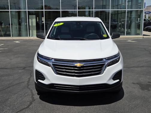 White 2022 Chevrolet Equinox LS