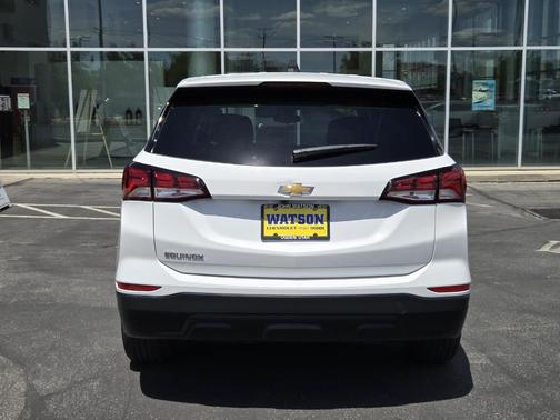 White 2022 Chevrolet Equinox LS