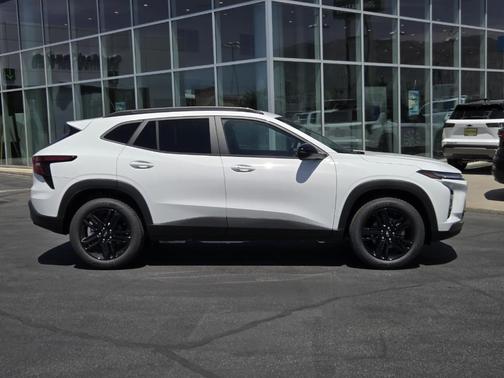 Summit White 2026 Chevrolet Trax ACTIV