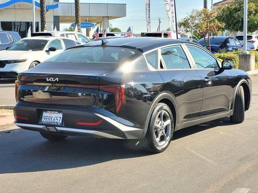 Aurora Black 2025 Kia K4
