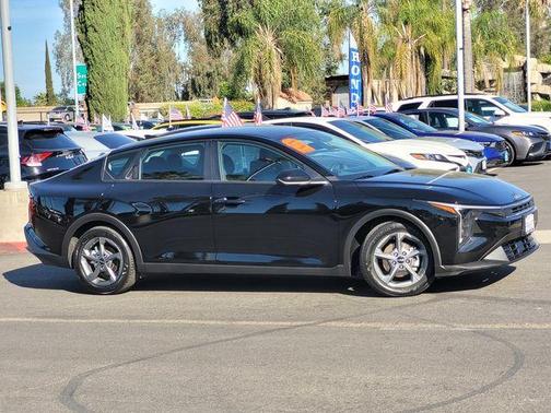 Aurora Black 2025 Kia K4