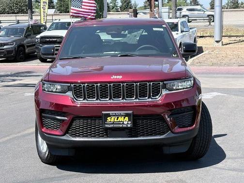 Velvet Red Pearlcoat 2026 Jeep Grand Cherokee Laredo