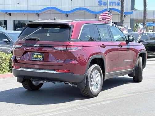 Velvet Red Pearlcoat 2026 Jeep Grand Cherokee Laredo
