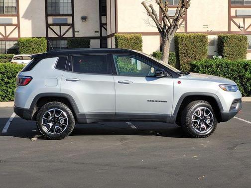 2024 Jeep Compass Trailhawk