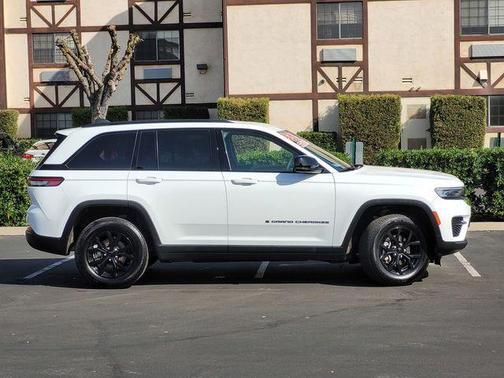 2024 Jeep Grand Cherokee Laredo