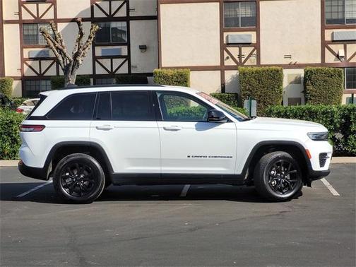 2024 Jeep Grand Cherokee Laredo
