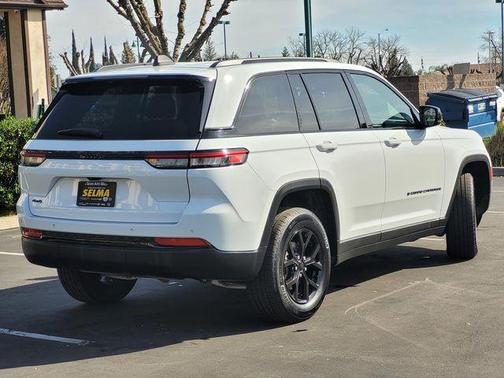 2024 Jeep Grand Cherokee Laredo